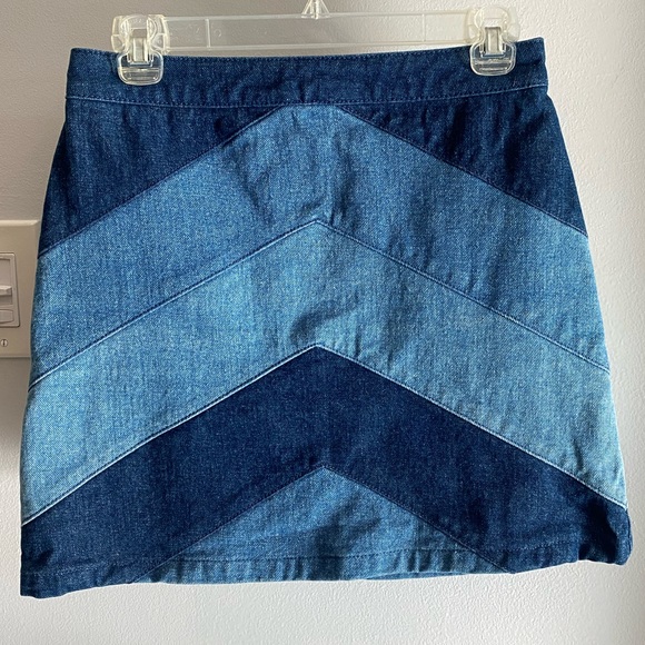 ASOS 100% Cotton Denim Blue Chevron Patchwork Mini Skirt - Picture 2 of 9